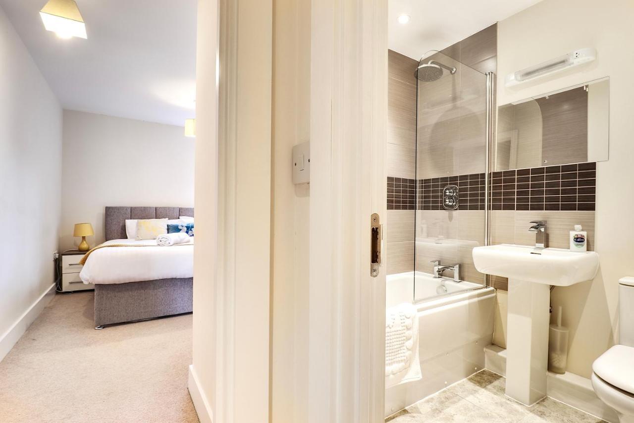 Sapphire Serviced Apartment 첼름스퍼드 외부 사진