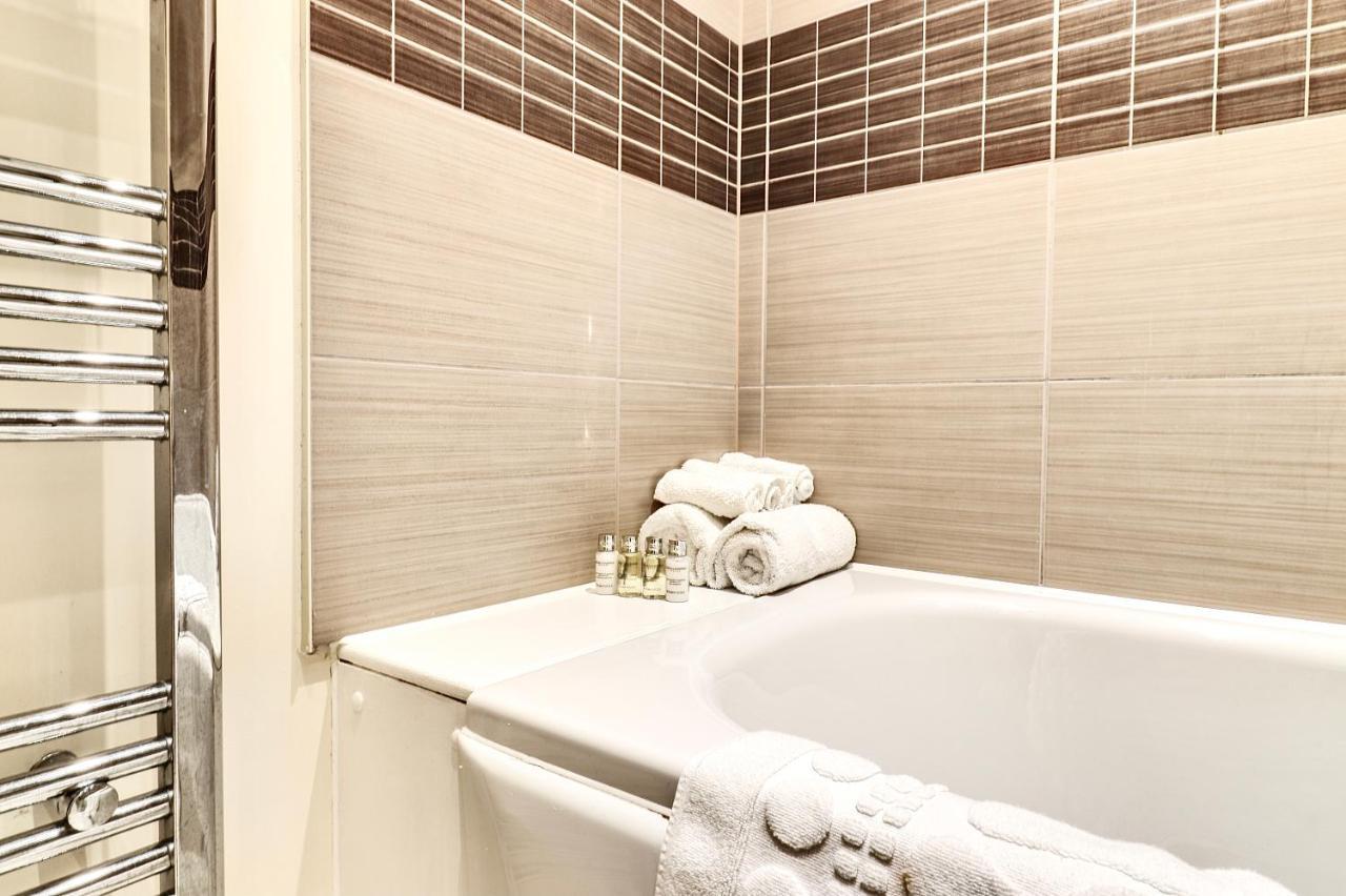 Sapphire Serviced Apartment 첼름스퍼드 외부 사진